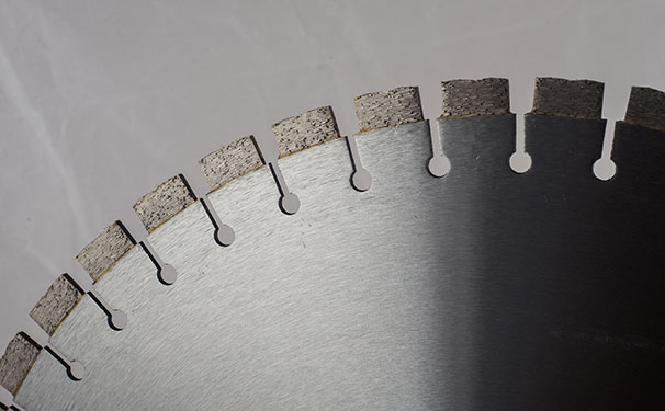 混凝土馬路鋸片使用過程中的常見問題 混凝土馬路鋸片使用過程中的常見問題