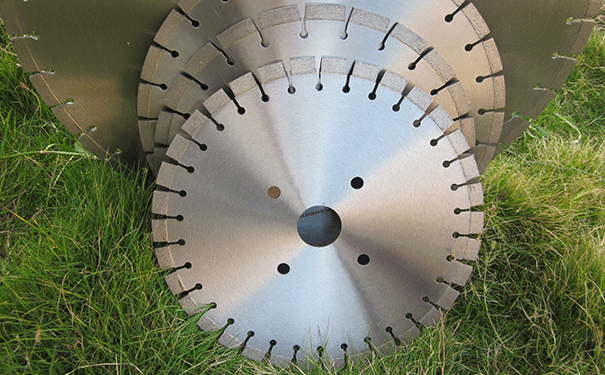 隨金剛石鋸片行業(yè)發(fā)展石材切割片那么多到底選擇誰(shuí)？