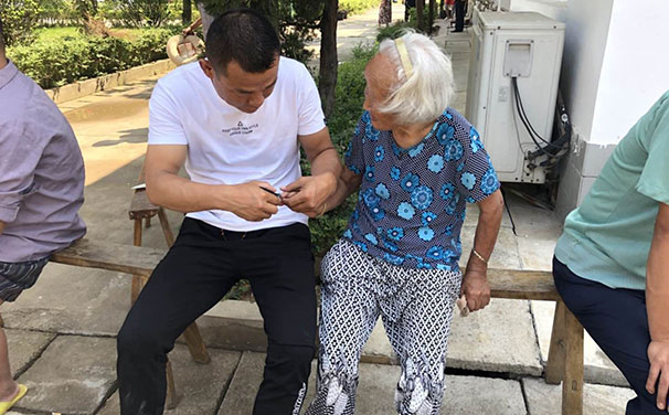 愛(ài)滿(mǎn)福利院，湖北昌利員工端午節(jié)前送溫暖