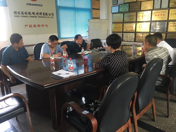 市經(jīng)信委領(lǐng)導(dǎo)來(lái)湖北昌利公司座談，調(diào)研金剛石工具產(chǎn)業(yè)發(fā)展情況
