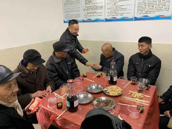 2019讓愛依舊，湖北昌利領(lǐng)導(dǎo)前往福利院慰問(wèn)