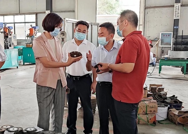 鄂州市委常委、統(tǒng)戰(zhàn)部部長鄒霞一行蒞臨昌利公司調(diào)研指導(dǎo)